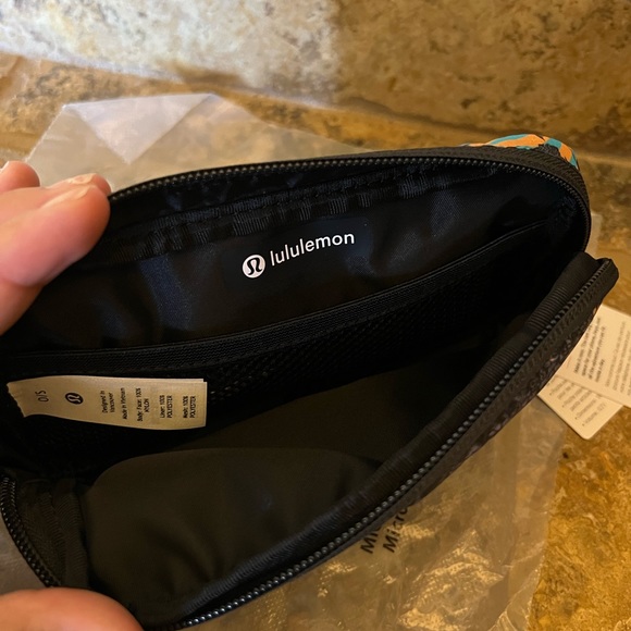 Lululemon Mini Belt Bag NWT - Picture 5 of 9